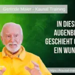 Titelbild „In diesem Augenblick geschieht gerade ein Wunder“: Kurt Tepperwein in gelber Jacke vor grünem Hintergrund, oben links ein Porträt von Gerlinde Maier
